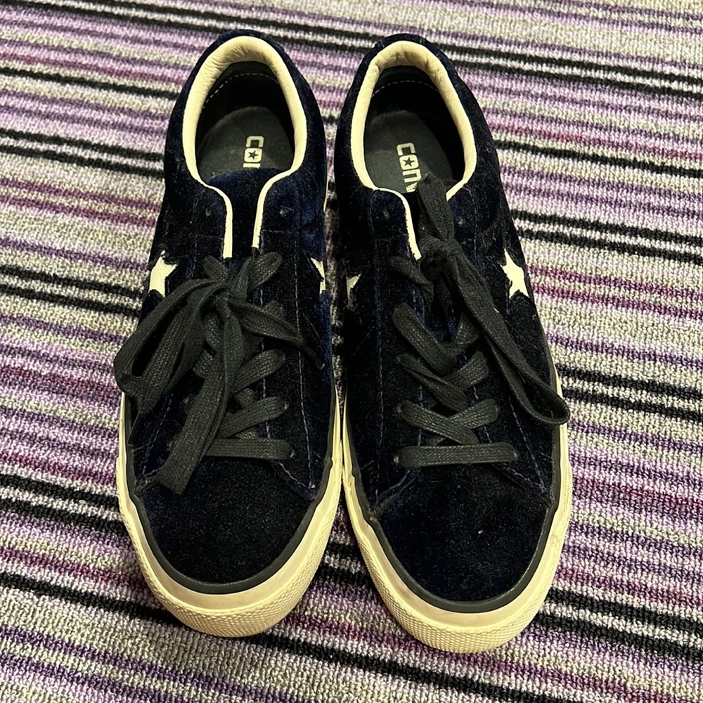Platform velvet navy converses